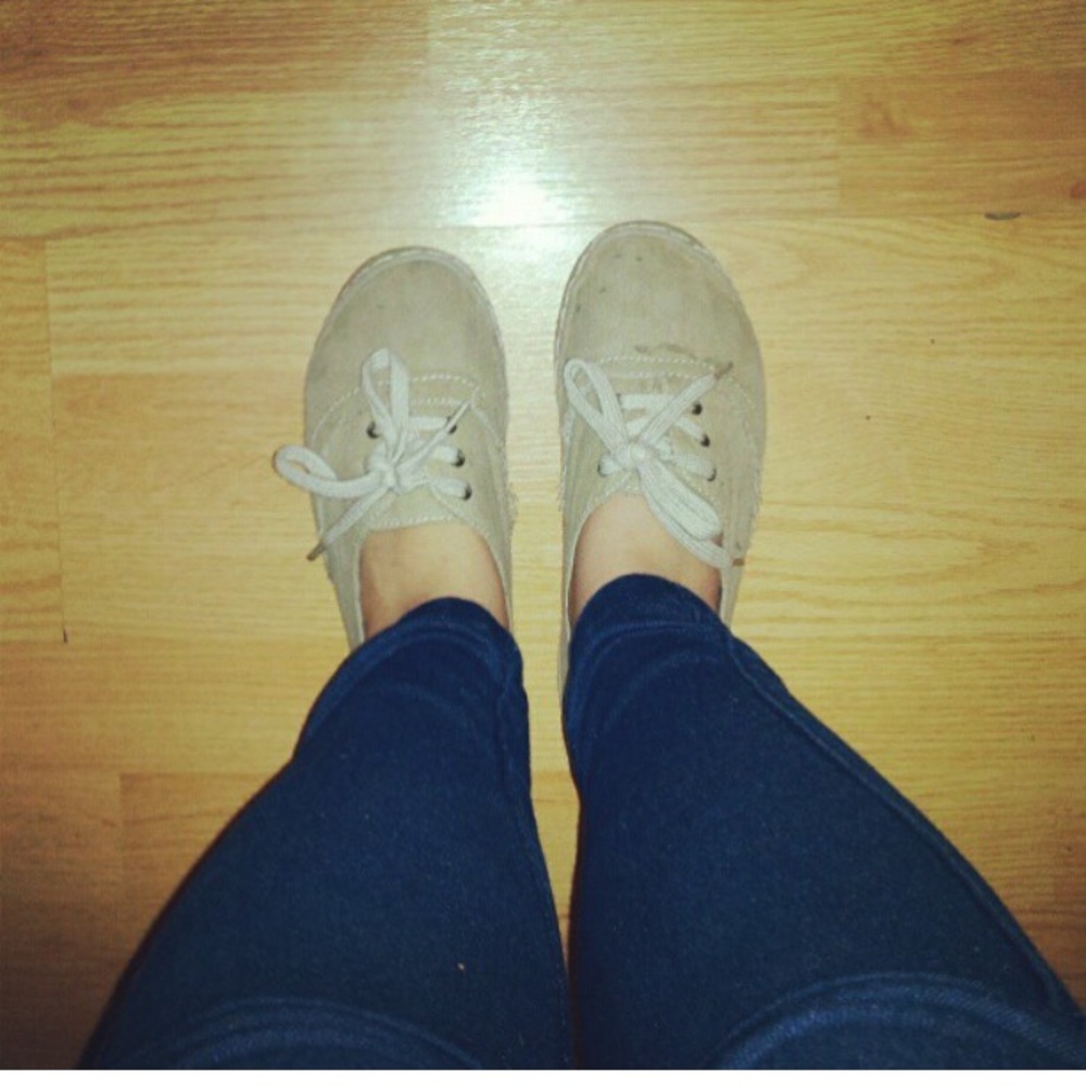 ISO THESE SHOES. -DO NOT BUY-